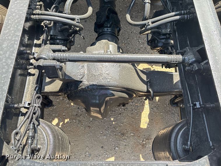 image for item EC3586 2020 International LT625 semi truck