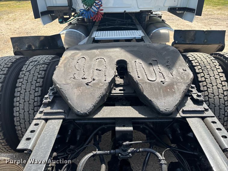 image for item EC3586 2020 International LT625 semi truck