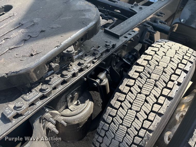 image for item EC3586 2020 International LT625 semi truck