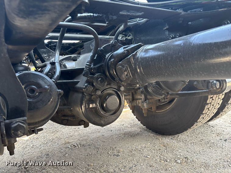 image for item EC3586 2020 International LT625 semi truck