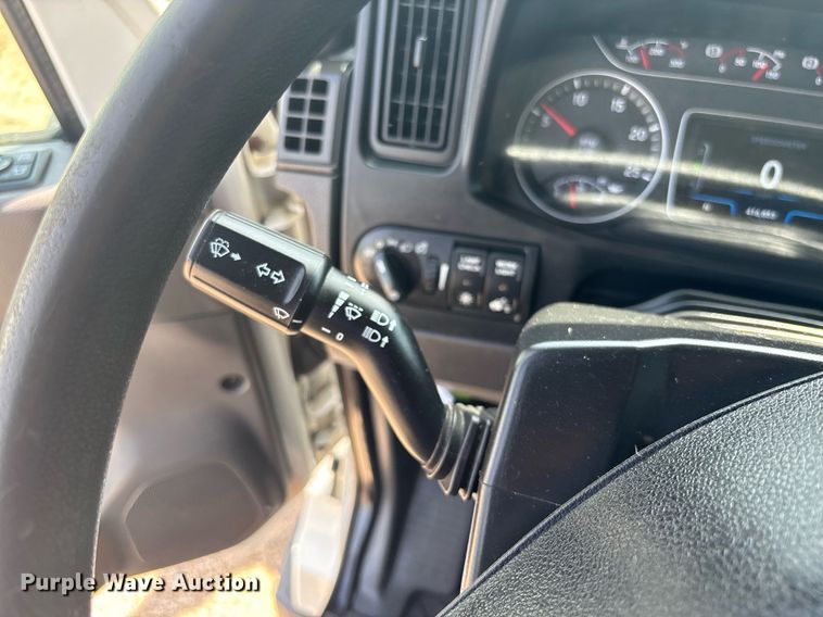 image for item EC3586 2020 International LT625 semi truck