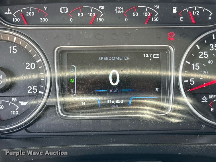 image for item EC3586 2020 International LT625 semi truck