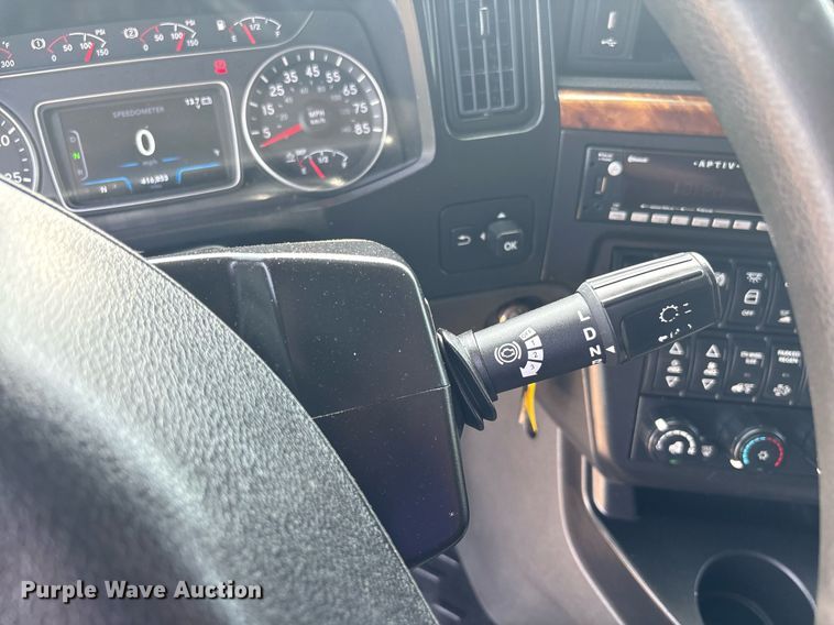 image for item EC3586 2020 International LT625 semi truck