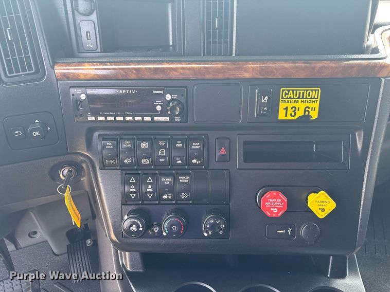 image for item EC3586 2020 International LT625 semi truck