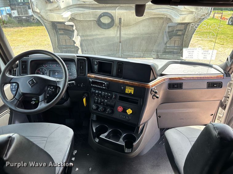 image for item EC3586 2020 International LT625 semi truck