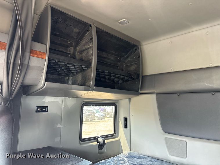 image for item EC3586 2020 International LT625 semi truck