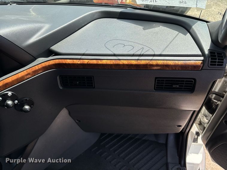 image for item EC3586 2020 International LT625 semi truck