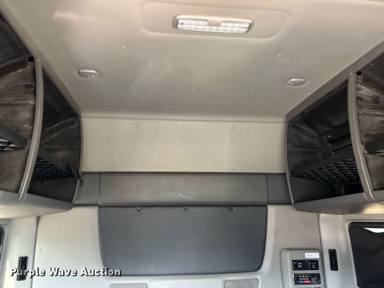 image for item EC3586 2020 International LT625 semi truck