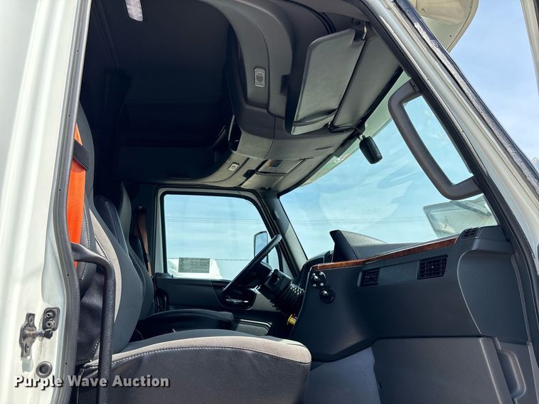 image for item EC3586 2020 International LT625 semi truck