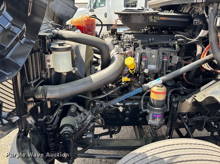 image for item EC3586 2020 International LT625 semi truck