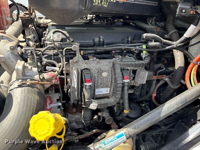 image for item EC3586 2020 International LT625 semi truck