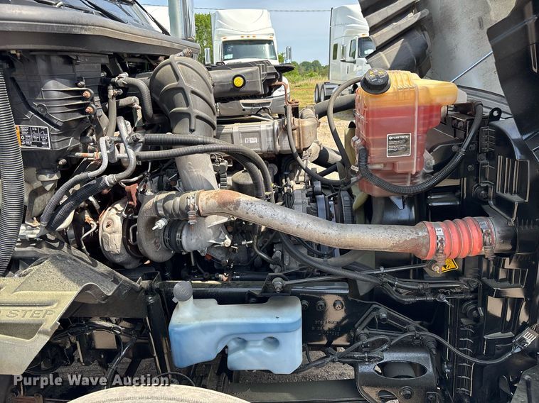 image for item EC3586 2020 International LT625 semi truck