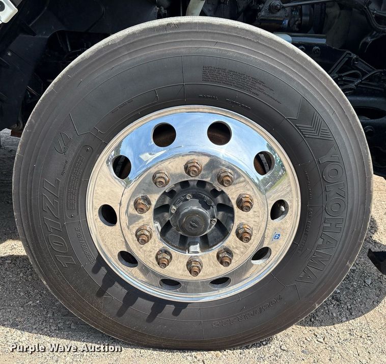 image for item EC3586 2020 International LT625 semi truck