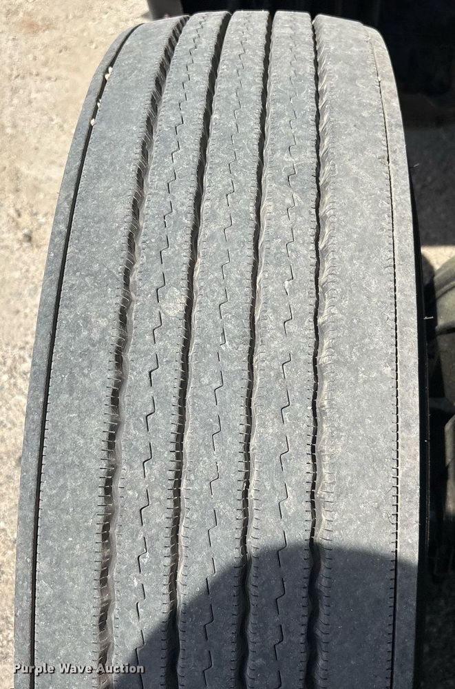 image for item EC3586 2020 International LT625 semi truck