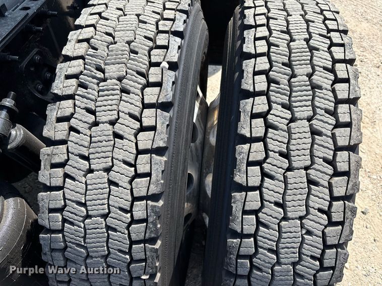 image for item EC3586 2020 International LT625 semi truck