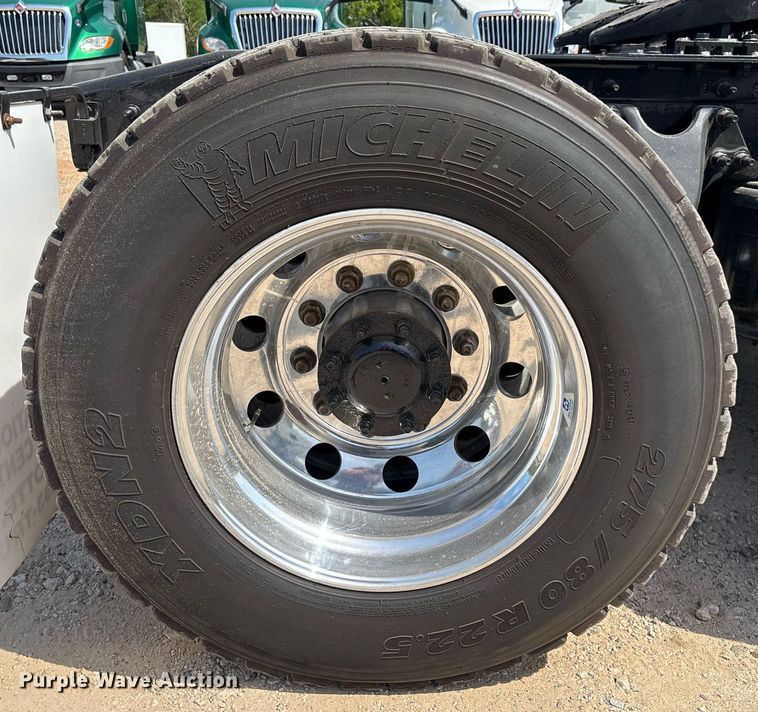 image for item EC3586 2020 International LT625 semi truck