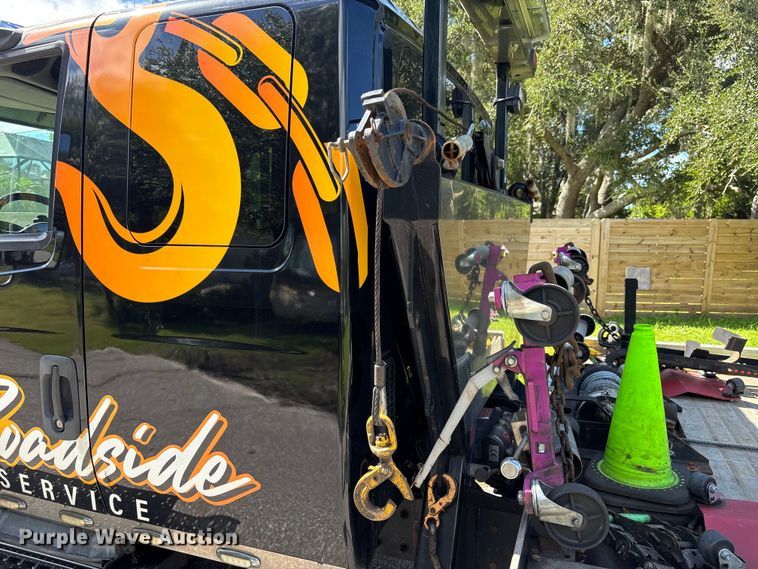 image for item EC3841 2012 International 4300 rollback truck