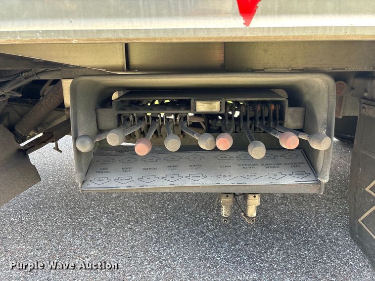 image for item EC3841 2012 International 4300 rollback truck