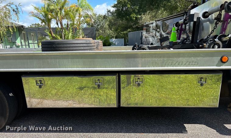 image for item EC3841 2012 International 4300 rollback truck