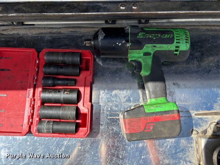 image for item EC3841 2012 International 4300 rollback truck