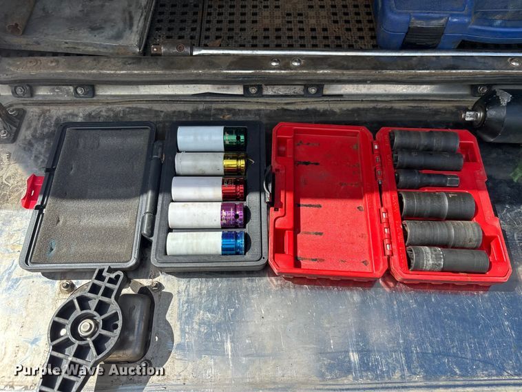 image for item EC3841 2012 International 4300 rollback truck