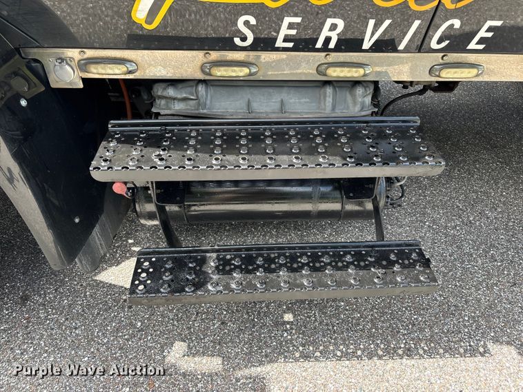 image for item EC3841 2012 International 4300 rollback truck