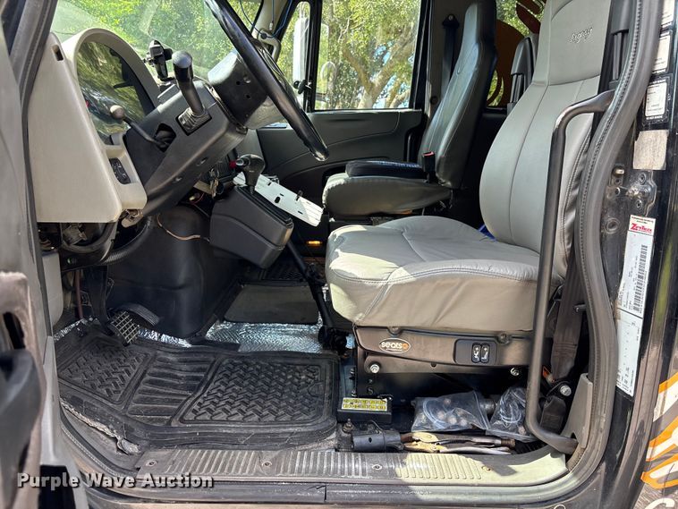 image for item EC3841 2012 International 4300 rollback truck