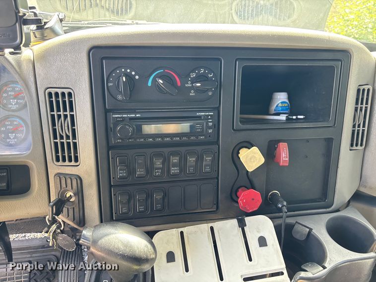 image for item EC3841 2012 International 4300 rollback truck