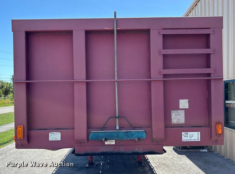 image for item EC3848 2004 Transcraft TL-80K F2 flatbed trailer