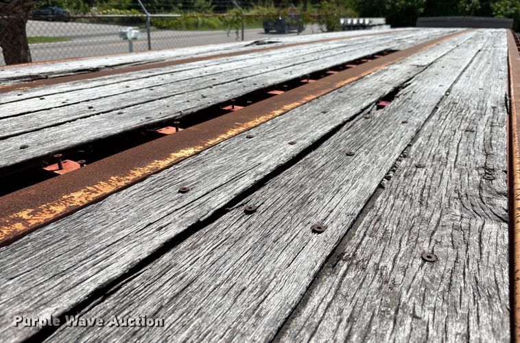 image for item EC3848 2004 Transcraft TL-80K F2 flatbed trailer