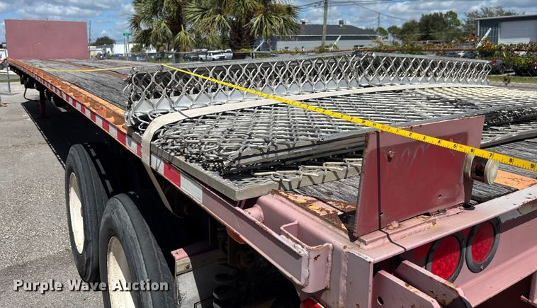 image for item EC3848 2004 Transcraft TL-80K F2 flatbed trailer