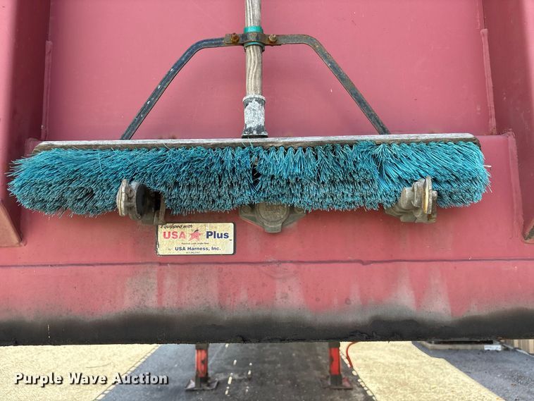 image for item EC3848 2004 Transcraft TL-80K F2 flatbed trailer