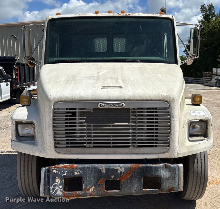 image for item EC3850 2001 Freightliner FL80 flatbed truck