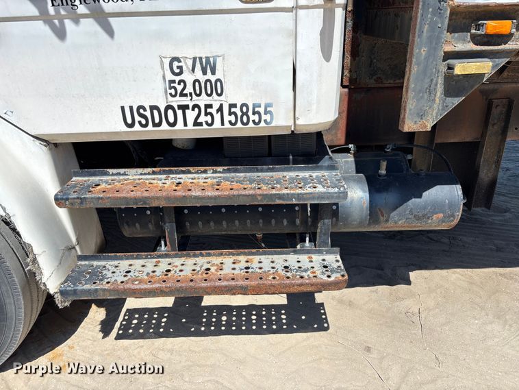 image for item EC3850 2001 Freightliner FL80 flatbed truck