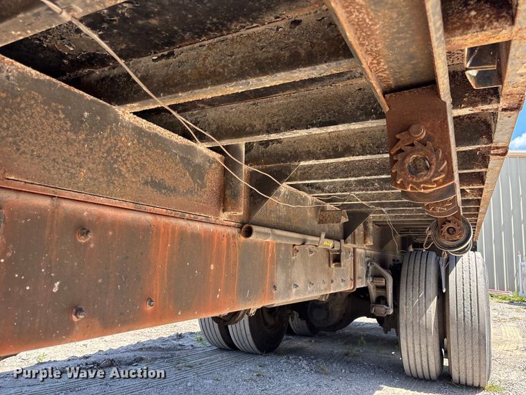 image for item EC3850 2001 Freightliner FL80 flatbed truck