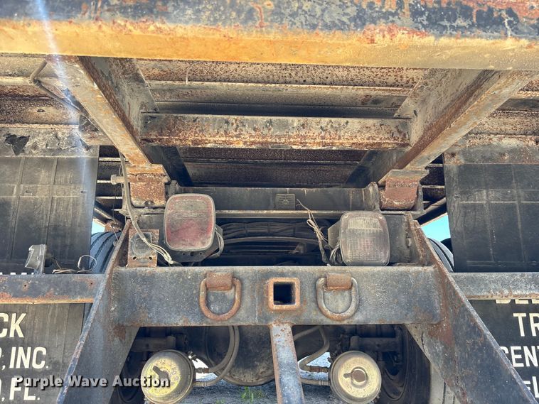 image for item EC3850 2001 Freightliner FL80 flatbed truck