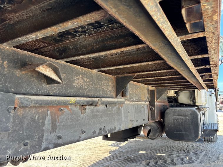 image for item EC3850 2001 Freightliner FL80 flatbed truck