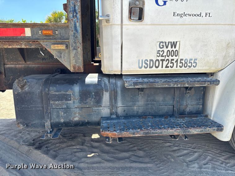 image for item EC3850 2001 Freightliner FL80 flatbed truck