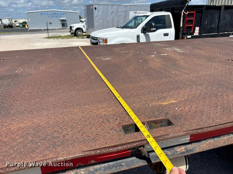 image for item EC3850 2001 Freightliner FL80 flatbed truck