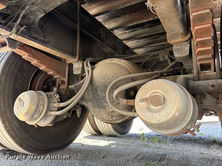 image for item EC3850 2001 Freightliner FL80 flatbed truck