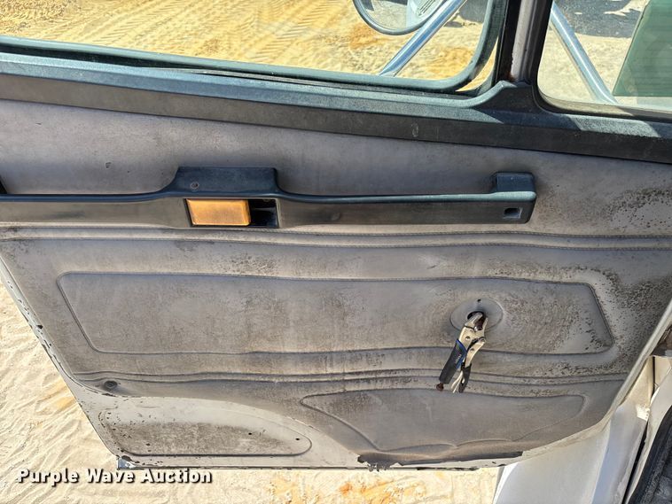 image for item EC3850 2001 Freightliner FL80 flatbed truck