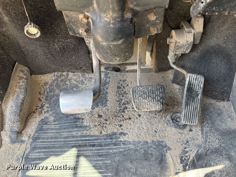 image for item EC3850 2001 Freightliner FL80 flatbed truck