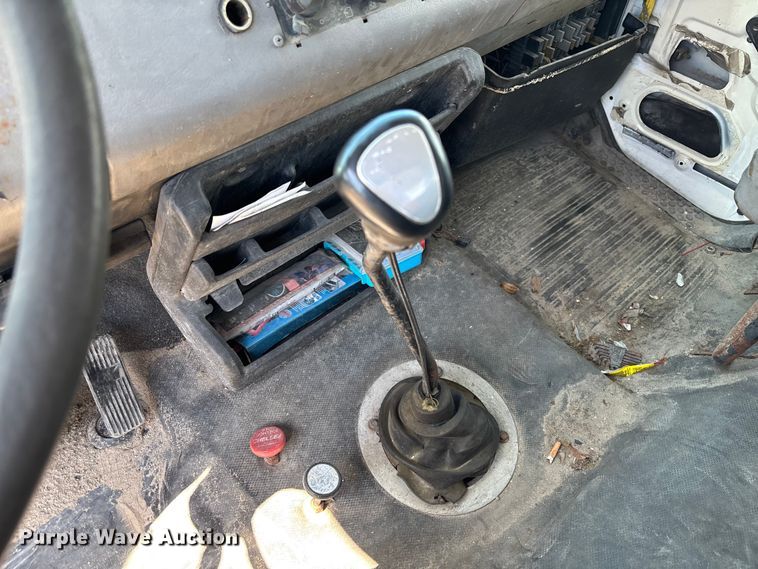 image for item EC3850 2001 Freightliner FL80 flatbed truck