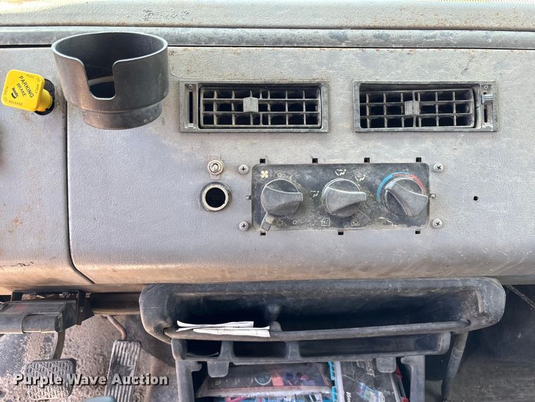 image for item EC3850 2001 Freightliner FL80 flatbed truck