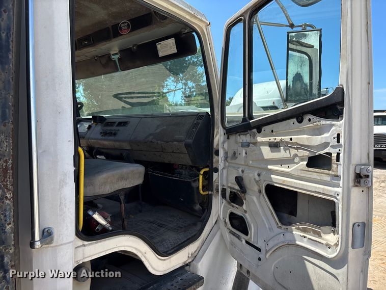 image for item EC3850 2001 Freightliner FL80 flatbed truck