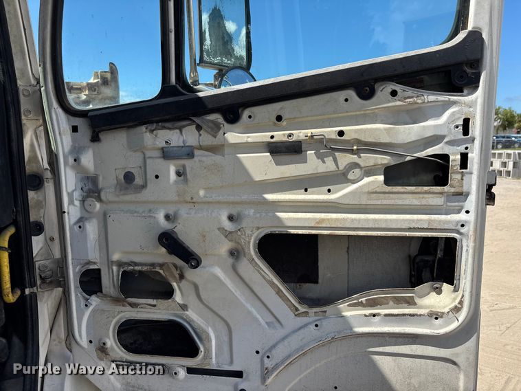 image for item EC3850 2001 Freightliner FL80 flatbed truck