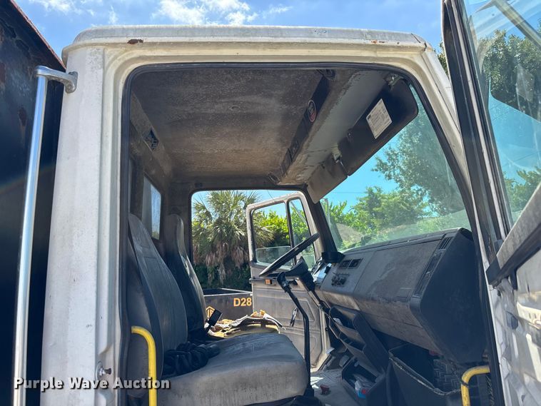 image for item EC3850 2001 Freightliner FL80 flatbed truck