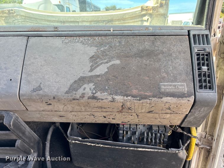 image for item EC3850 2001 Freightliner FL80 flatbed truck