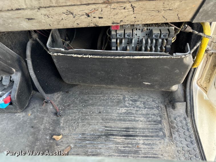 image for item EC3850 2001 Freightliner FL80 flatbed truck