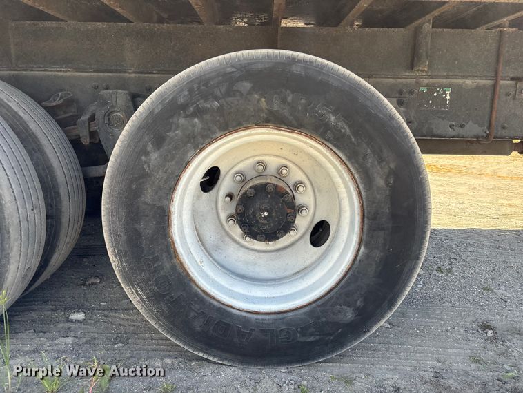 image for item EC3850 2001 Freightliner FL80 flatbed truck